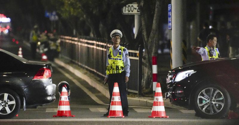 Kínában egyre gyakoribbá válnak a sértett ámokfutók által elkövetett gyilkosságok, ami aggasztó trendet mutat. A cenzúra tovább súlyosbíthatja a problémát, mivel megnehezíti a társadalmi feszültségek és a valódi okok feltárását.