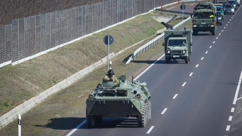 Katonai konvojok vonulnak Hajdú-Bihar területén – felfedték, melyik irányba tartanak.