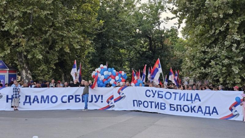 Akadémiai Plénum: Vučić a múltbeli sikertelenségek következtében visszalépett a blokádellenes gyűlések szervezésétől.
