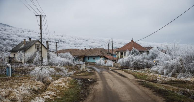 A magyar lakosság körében a megkérdezettek körülbelül 20%-a úgy érzi, hogy anyagi helyzete nem kielégítő, és szegénységgel küzd.