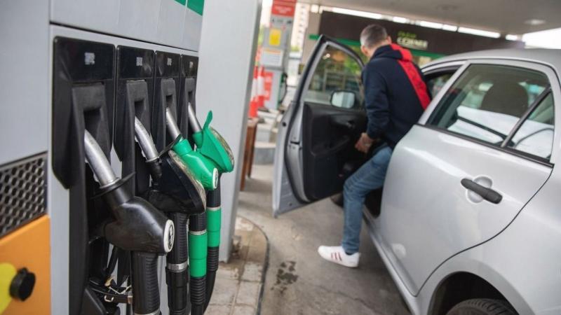 Felfrissült az üzemanyag összetétele a benzinkutakon – itt van, amit tudni érdemes róla! – videóban bemutatva.