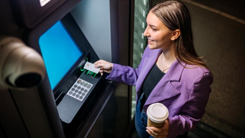 Kevesen várták ezt a lépést: a Revolut országszerte ATM-hálózatot alakít ki - Pénzcentrum