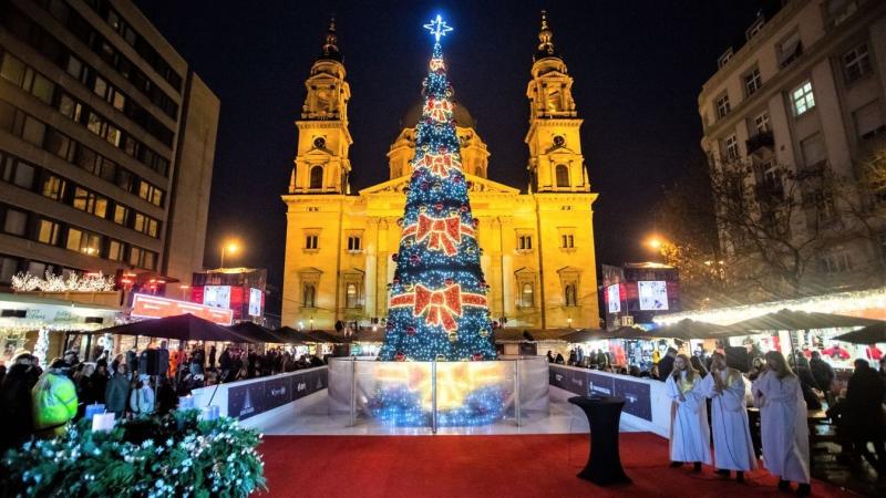 Természetesen! Íme egy egyedi szöveg a „DUOL - Sissi karácsonya - adventi különlegesség” témában:

---

**DUOL - Sissi Karácsonya: Adventi Különlegesség**

Fedezd fel Sissi meseszép karácsonyi varázslatát, ahol a csillogó hófödte táj és a gyertyák meleg f