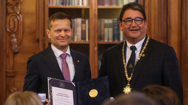 Krausz Ferenc, a Nobel-díjas fizikus, nemrégiben a Semmelweis Award rangos elismerésében részesült.