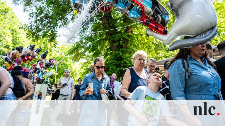 Az osztályharc továbbra is jelen van az életünkben, csupán a színhelye változott meg: ma már a plázák divatos boltjaiban zajlik. Ha összehasonlítjuk a mai majálist a szocialista időszak rendezvényeivel, érdekes kontrasztok rajzolódnak ki. Míg a régi majál