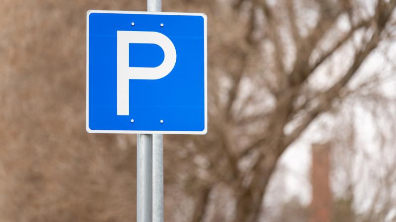 Korlátozottak a követelmények, viszont rengeteg lehetőség kínálkozik: parkolóőrként is kedvező jövedelemre tehetsz szert, de a helyszín kulcsfontosságú - Pénzcentrum.
