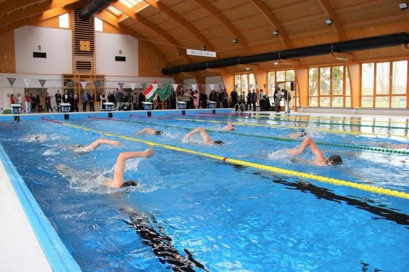 Az új kőszegi tanuszoda várhatóan 2027-re elkészül, és ezzel új lehetőségeket teremt a helyi közösség számára.