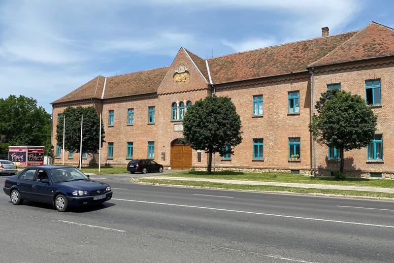 A Waldorf iskola álláspontja szerint a 11-es Huszár úti épület általuk használt területe nem felel meg a rendeltetésszerű használat követelményeinek, így bérleti díjat nem fizetnek.