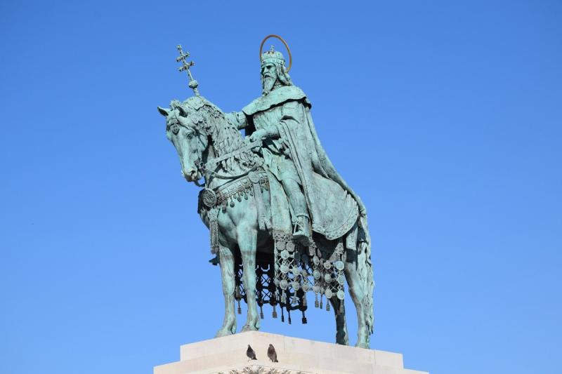 Szent István és a magyar polgárok állama - egy különleges történeti korszak, amely nem csupán a múltunkat formálta, hanem a nemzeti identitásunk alapkövét is lerakta. István király bölcs döntései és reformjai révén teremtette meg azt az államszervezetet, 
