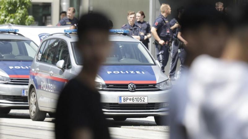 Megdöbbentő: Ausztriában egy migránsokból álló csoport hónapokig zaklatta egy bécsi tanárnőt.