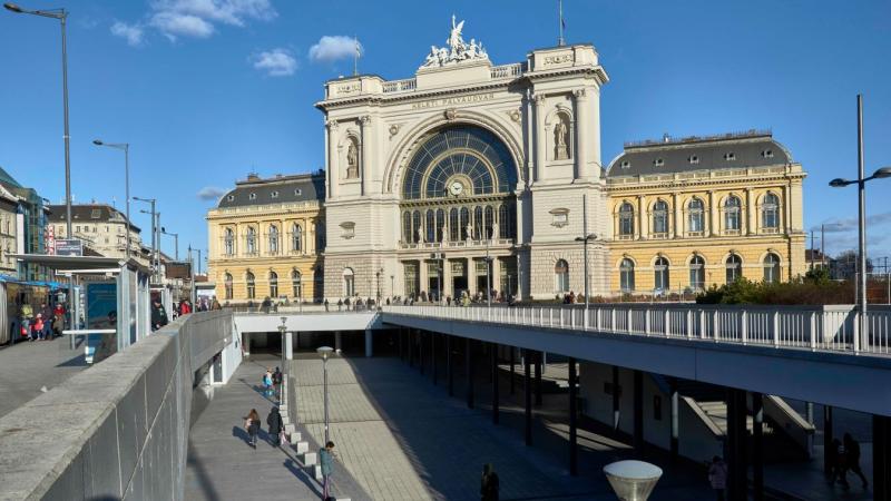 Több mint négymilliárd forintos befektetéssel új arculatot kap a Keleti pályaudvar. Összegyűjtöttük azokat a fontos fejlesztéseket, amelyeket a MÁV szakértői terveznek megvalósítani.