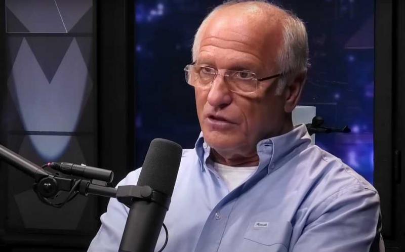 Surányi György kifejtette, hogy ha a Fidesz hatalmon marad, akkor jövő nyáron valószínűleg megszorításokkal kell szembenéznünk. Az előrejelzések szerint a gazdasági helyzet miatt nehéz döntések elé nézhet a kormány, ami komoly hatással lehet a lakosság él