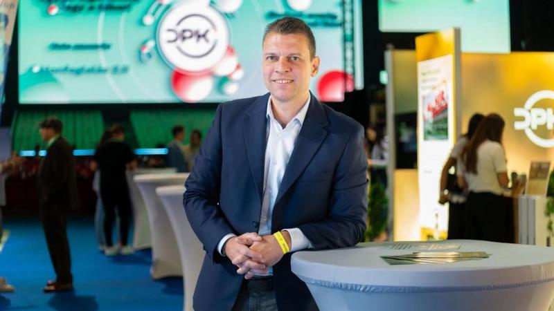 Menczer Tamás egy pillanatra együttérző érzésekkel tekintett a balliberális újságírókra.