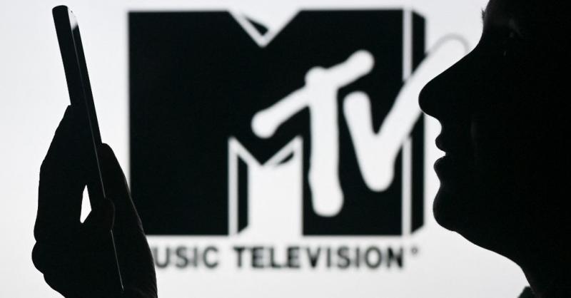 Búcsút intünk az MTV-nek, annak a kultikus tévécsatornának, amelyen számtalan generáció élte át zenei felfedezéseit és kultúrájának alakulását. Az évek során ez a csatorna nem csupán zenei videókat mutatott be, hanem életstílust, trendeket és emlékeket te