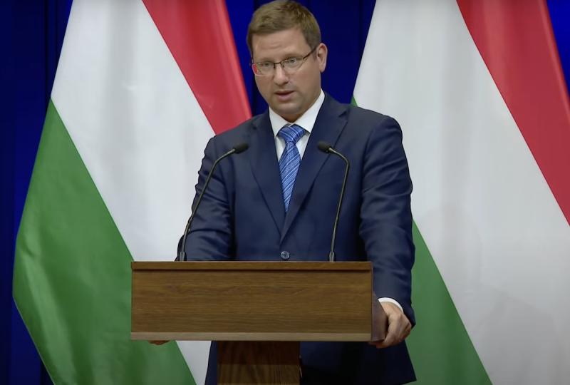 Gulyás Gergely megjegyezte, hogy nem zárható ki annak lehetősége, hogy Juhász Péter Pál ügyében érintett lehet egy kiskorú sértett.
