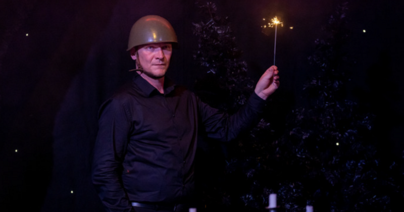 Kint néha lövések dördültek, míg a négy fal között előkerült az ital és a nadrágszíj.