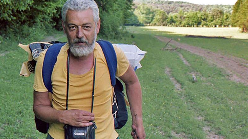 Két magyar kalandor a világ színpadán
Képzelj el két bátor magyar felfedezőt, akik a világ tájain barangolnak, felfedezve a különböző kultúrákat és élményeket. Az egyikük, Anna, a természet szerelmese, míg a másik, Péter, a történelem iránti szenvedélyév