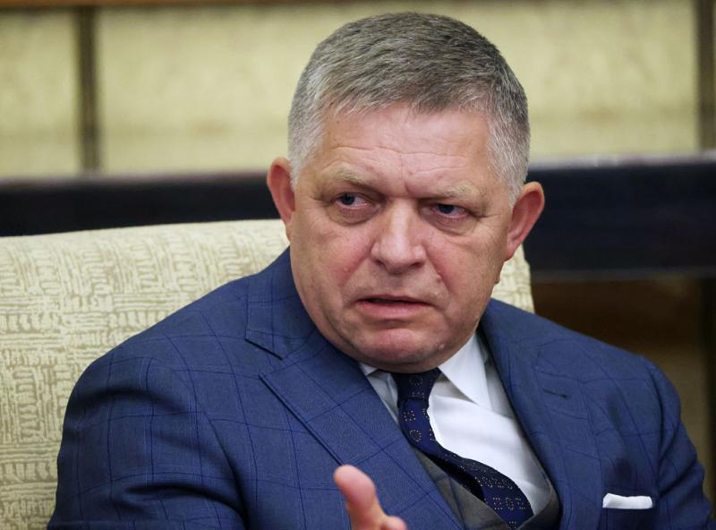 Robert Fico, a szlovák politikai élet ismert alakja, Ukrajnába kívánta küldeni a poprádi diákokat harci feladatokra. A fiatalok azonban nem hagyták magukat, és demonstratívan kulcscsörgetéssel jelezték tiltakozásukat, amikor elhagyták az osztálytermet. Az