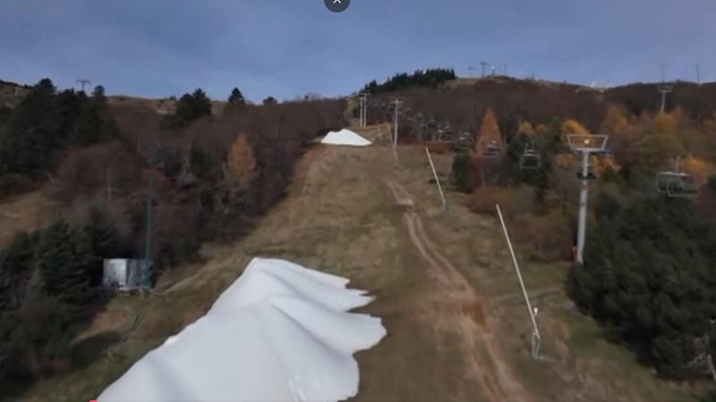 Videók. Egy francia síparadicsom már a tél beköszöntése előtt elindítja a hóágyúzás folyamatát.