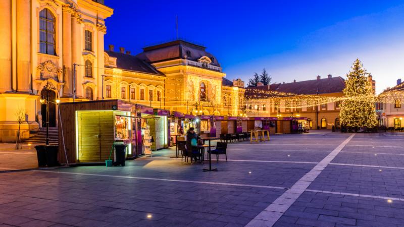 Egri karácsonyi vásár 2025: a Csík Zenekar fellépésével és egy különleges, mindössze 1552 Ft-os menüvel várják a látogatókat - Pénzcentrum.