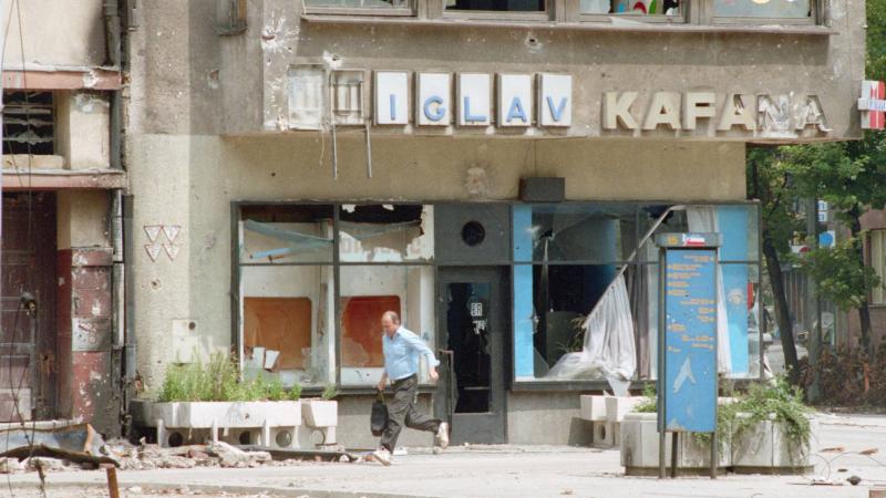 Emberszafari - A gazdag külföldi hobbilövészek szórakozása érdekében ártatlan civilek váltak célponttá Szarajevó ostromának sötét időszakában.