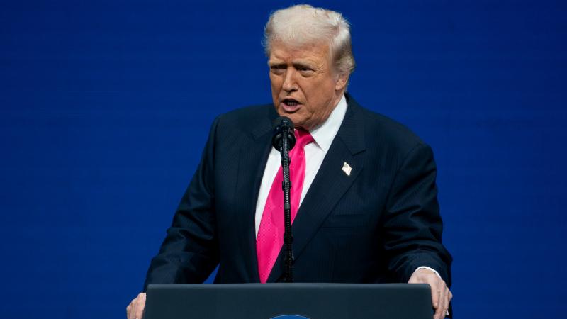 Katonai szakértők figyelmeztetnek: a második világháború óta példátlan válság húzódik meg a transzatlanti térségben.